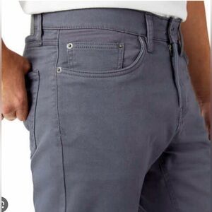 Izod NWT sport flex grey comfortstretch soft and great to work in if your moving